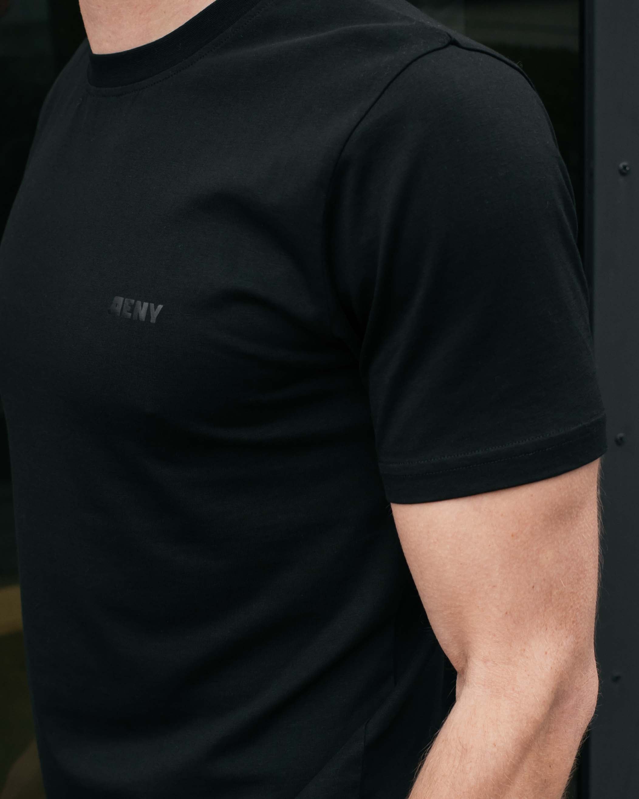 AE Fitted T-Shirt | black